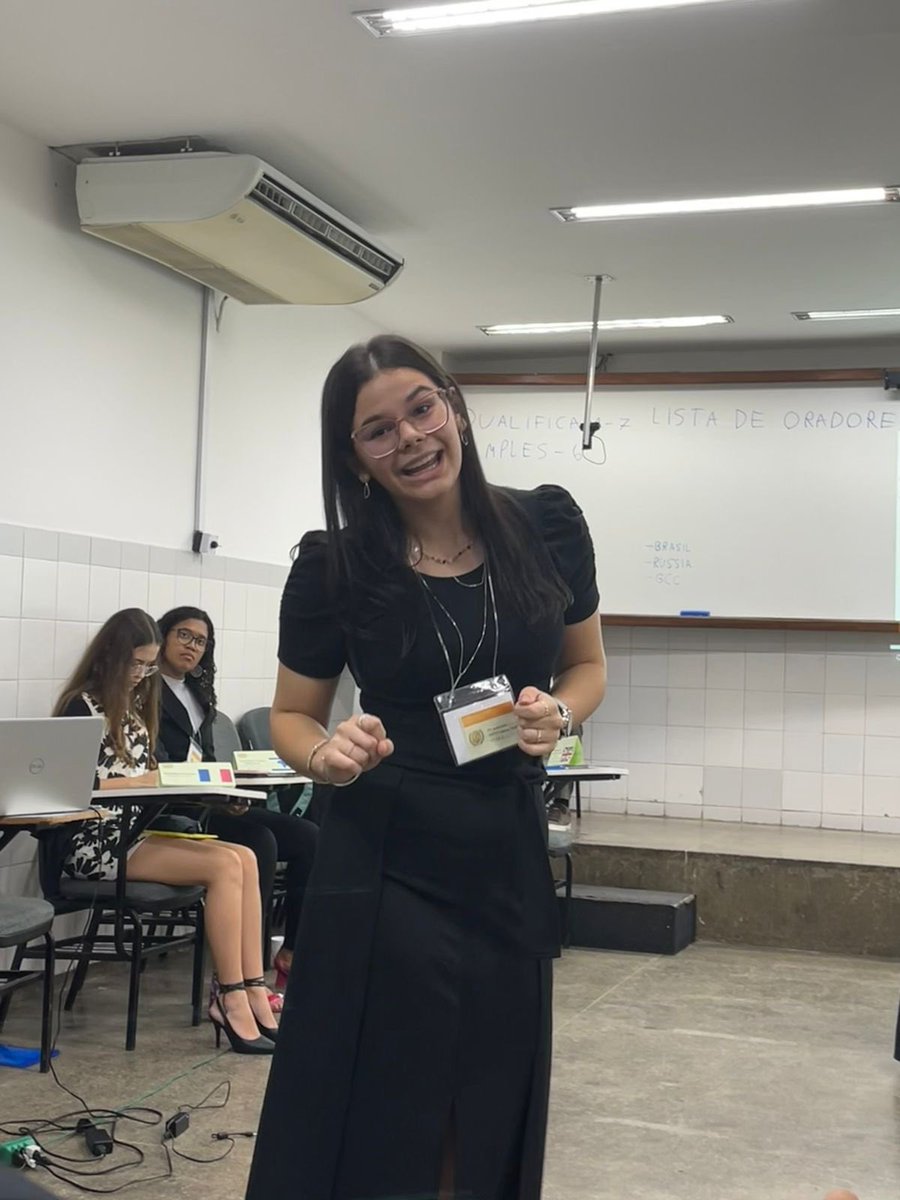 integral_mun's tweet photo. (CACE)

Em discurso, a China ofende diretamente a delegação dos EUA, citando palavras como “piada”. Assim, a delegada norte-americana, questiona o que o delegado está fazendo aqui, haja vista que o mesmo não leva o comitê a sério.
#euaxchina #piada #decoro

M. E. Vasconcellos https://t.co/KMWqdtBlFG