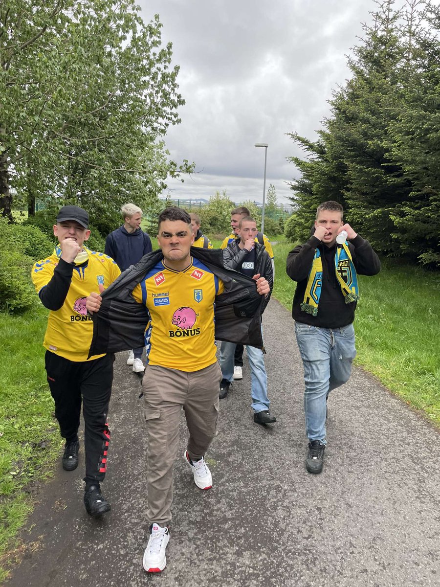 gulathruman's tweet photo. Takk fyrir þessi þrjú stig @Fjolnir_FC  💛
#þrumankemur https://t.co/1zpcGWkXxc