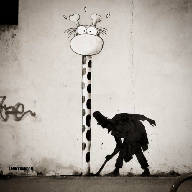 degene_rat_a's tweet photo. ✏️ Soltanto la #giraffa può permettersi il lusso di avere i #piedi in #terra e la #testa fra le #nuvole! (Liomax D'Arrigo)
❤️ Il 21 giugno è la Giornata Mondiale della Giraffa
👑 Kenny Random, 2011
🐀 #KennyRandom #LiomaxDArrigo #citazione #arteurbana #StreetArt #degenerata https://t.co/ZNe9kfwlNd