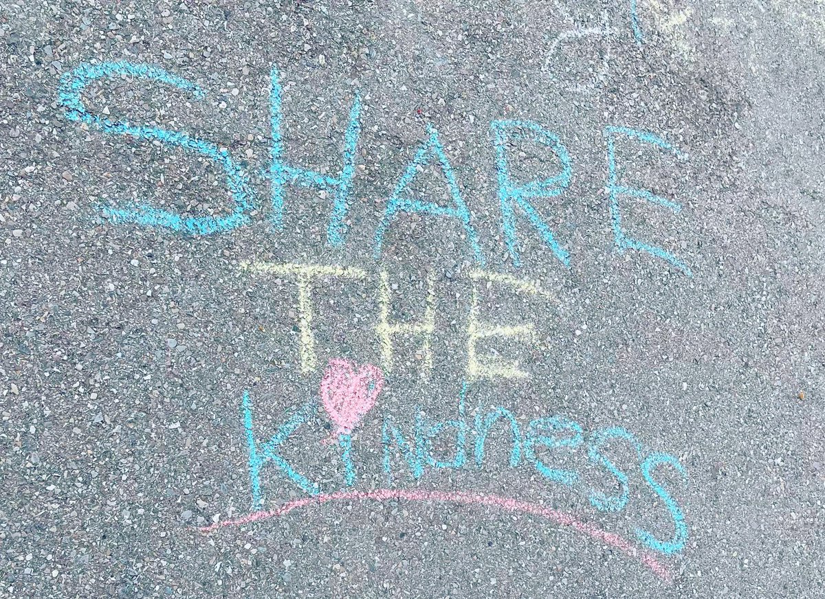 MissGMah's tweet photo. Today @BelParkCBE we went out with our grade 5 buddies @DebDunham16 to spread kindness messages! Hope they bring a little joy to your day ๐ #Belpark #WeAreCBE #Kindness #CBEArea1 #ChalkArt #ShareTheKindness https://t.co/zhE1v0hjhi