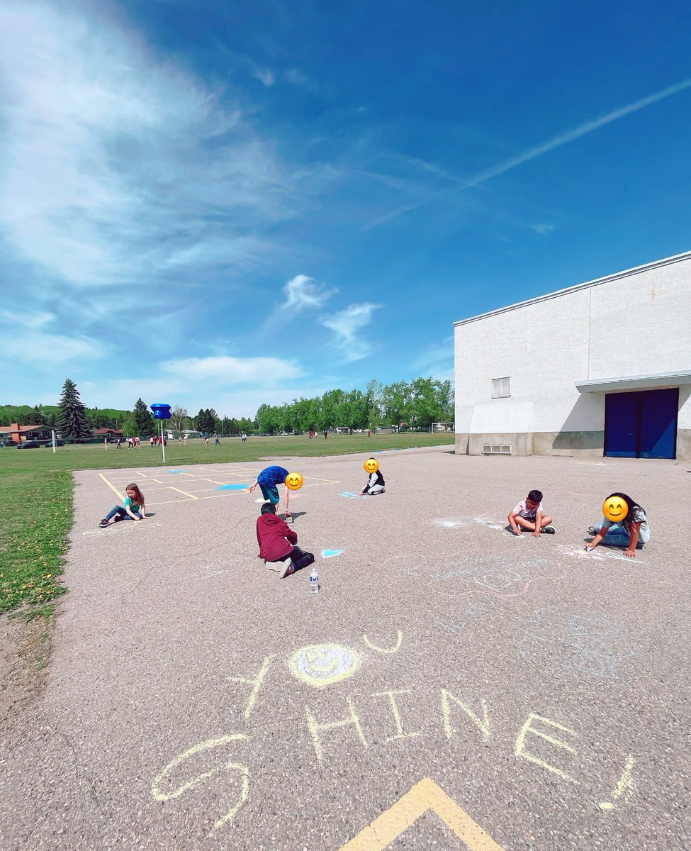 MissGMah's tweet photo. Today @BelParkCBE we went out with our grade 5 buddies @DebDunham16 to spread kindness messages! Hope they bring a little joy to your day ๐ #Belpark #WeAreCBE #Kindness #CBEArea1 #ChalkArt #ShareTheKindness https://t.co/zhE1v0hjhi