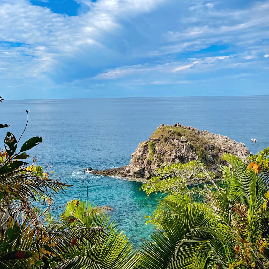 Los viernes se sienten mejor en el paraíso. 🐚☀️🌴
📍Playa El Divisadero
.
. 
. 
📷@michelle_pgc
#rivieranayarit #nayarit #nayaritdespiertaloenti #mexico #visitmexico #beachlife #summer #paradise