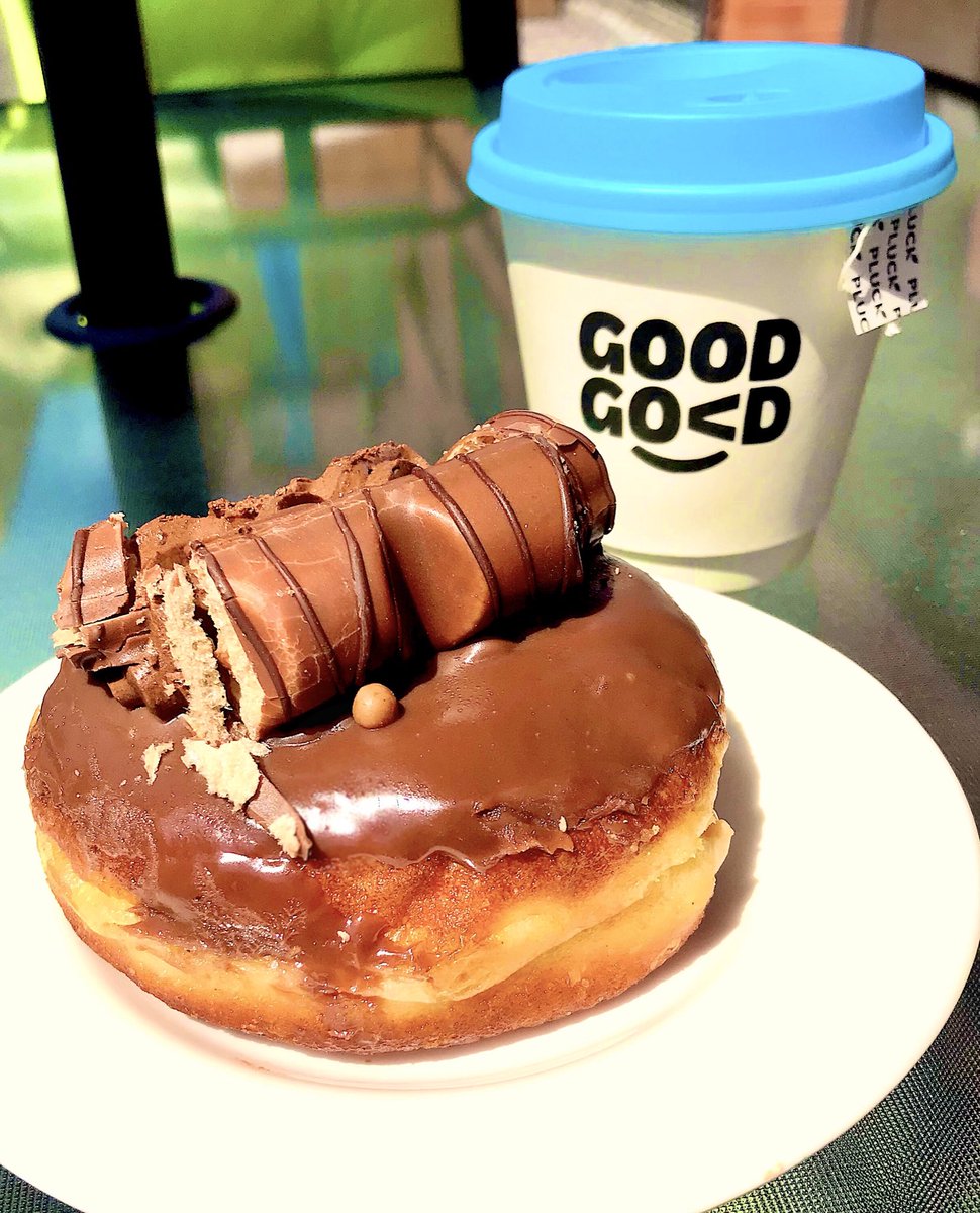 BanaStegu's tweet photo. Enjoying a Bueno Chocolate🍫 Doughnut filled with a yummy, light chocolate hazelnut mousse from @makeitgoodgood! And omg, it’s amazing (obvi)!

#NationalDonutDay🍩 #TGIF https://t.co/f1Dfa2EVpb