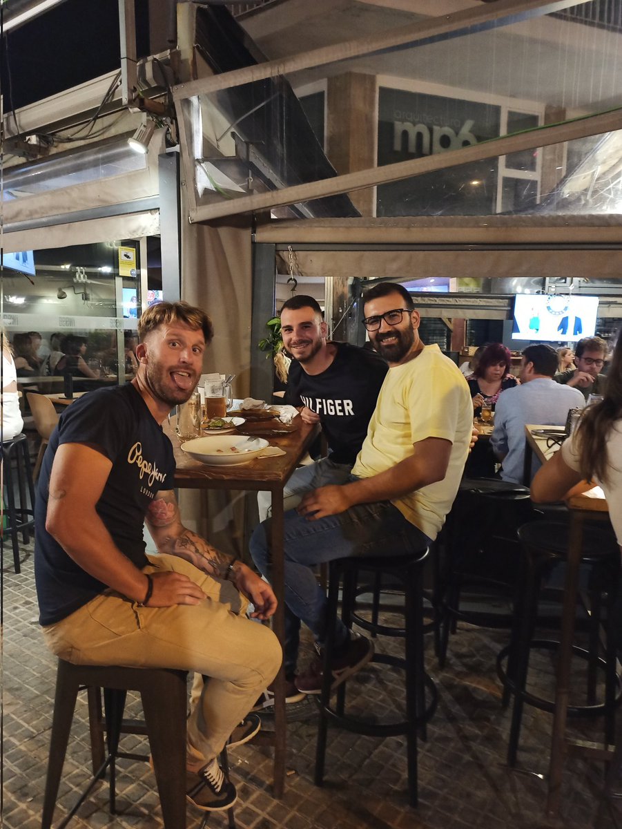 Juancorrales92's tweet photo. Tranquilitos por Mallorca de despedida @poin3jorge @alvarez92d https://t.co/K5oBSLKgML