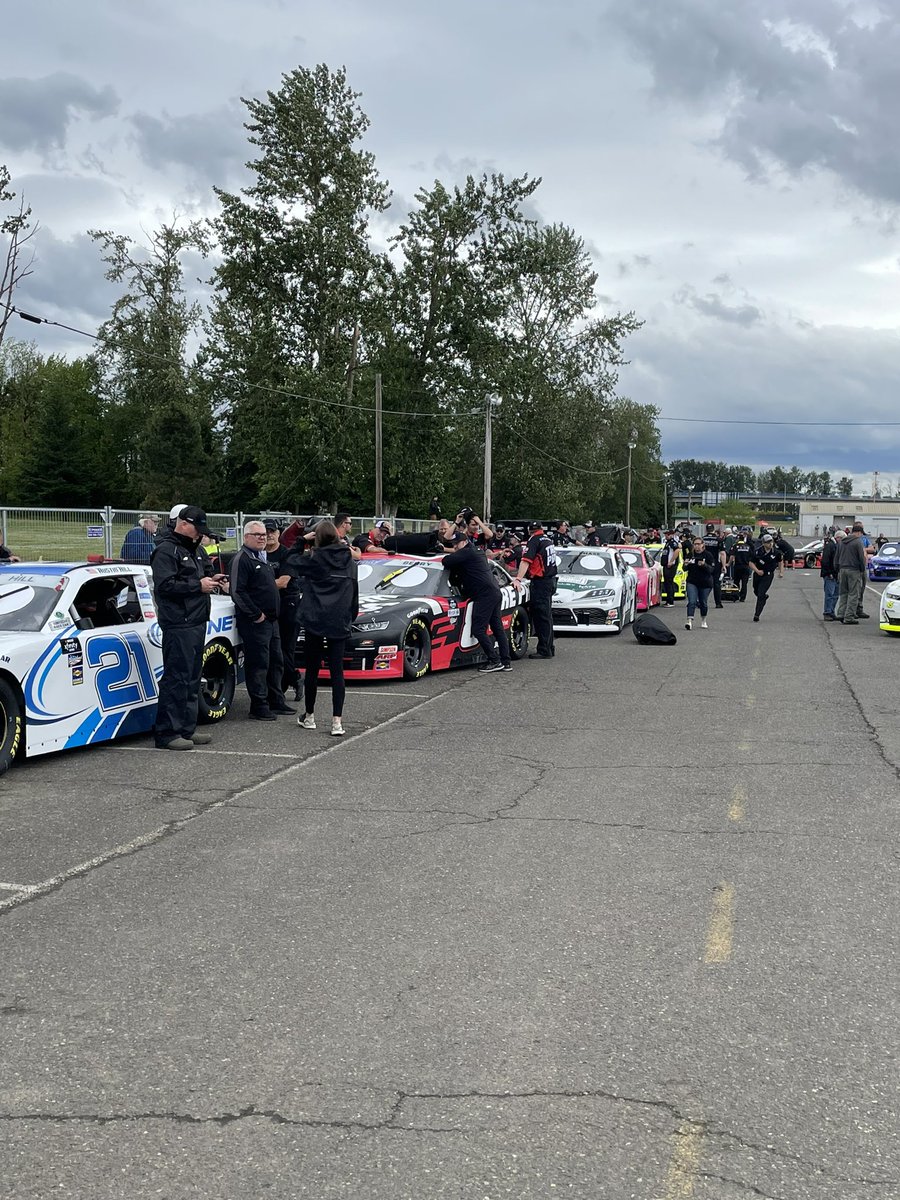 RacingRefresh's tweet image. The lineup to get inspected 

#NASCAR #RacingRefresh @NASCAR @RacingRefresh @portlandraceway 
#POA147 #NASCARPortland