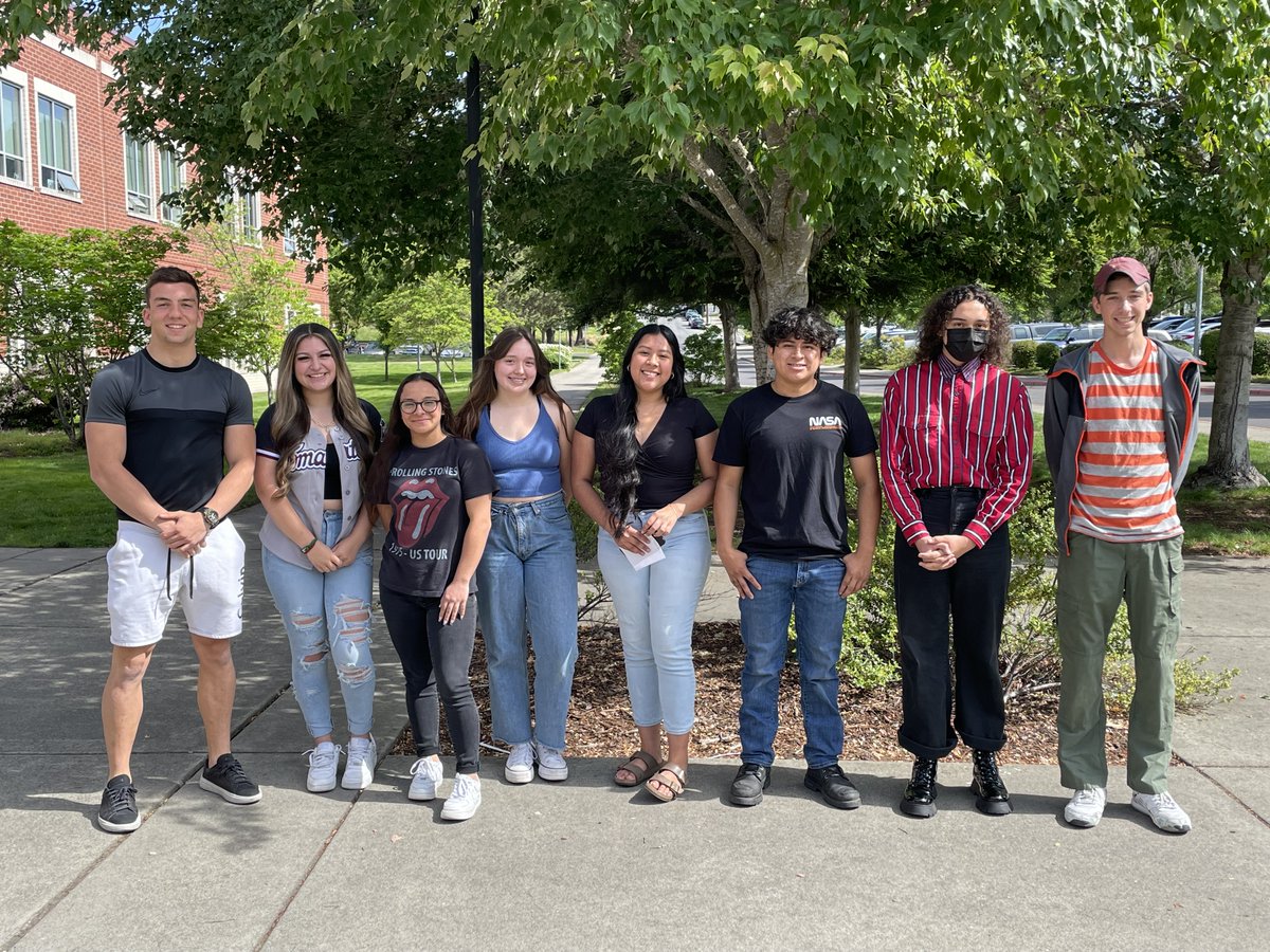 Честито! 🎉 ¡Felicidades! 🎉 Glückwunsch!

Congratulations to this year's Oregon Seal of Biliteracy recipients.

These 8 graduating GPHS seniors have proven proficiency in reading, writing, speaking, and listening in TWO languages!

More: bit.ly/3menKB6. #WeAreGP