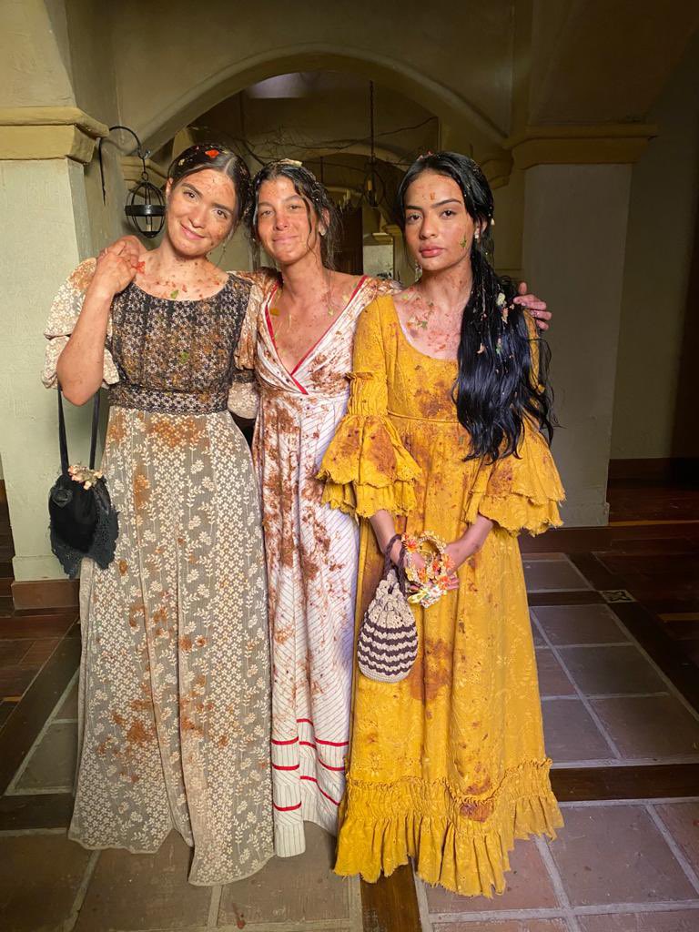 Foto inédita de nosotras vueltas 💩 #LasVillamizar