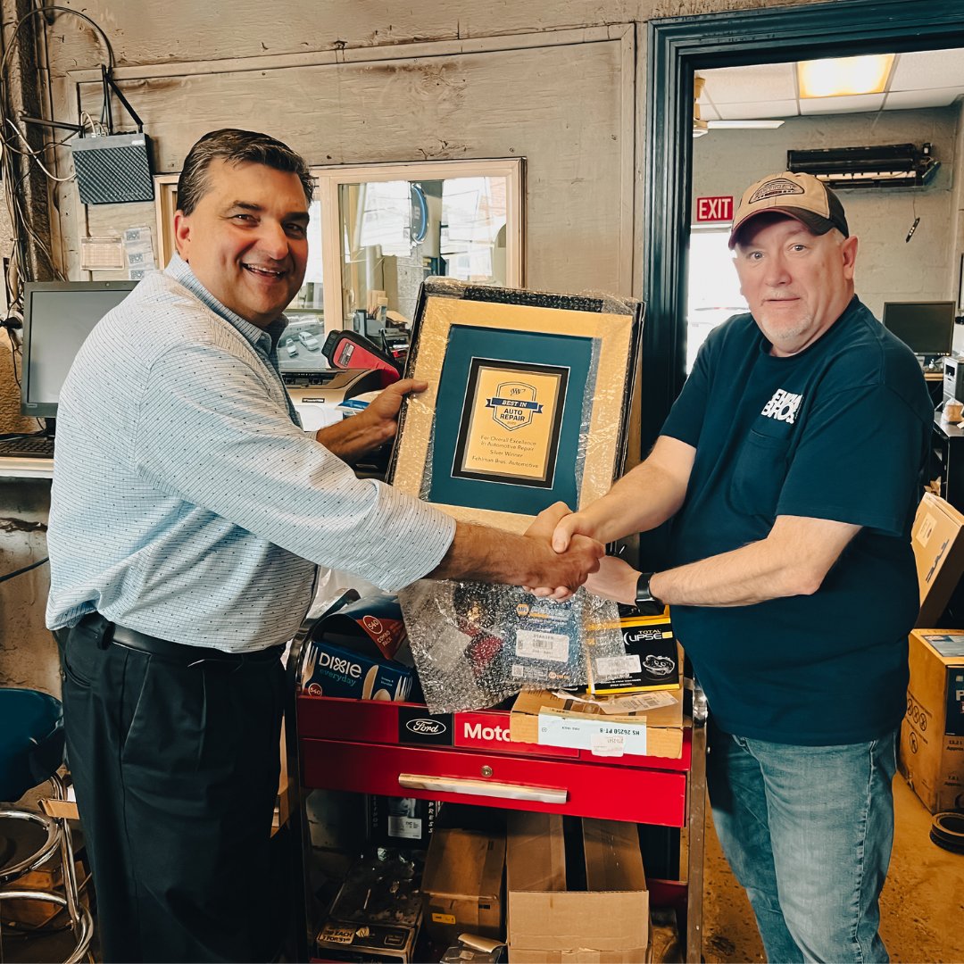 AAA_WCNY's tweet photo. 📅This week #AAAWCNY welcomed four new associates, 🏆awarded Fehlman Brothers w/ the AAA Best in Auto Repair 2022 silver award, @ElizCareyBflo enjoyed Memorial Day at 🌞Wilkeson Pointe & Jane, our 🎨Creative Services Mgr attended #DesignLive in #Boston! Have a great weekend! https://t.co/B9c3tf63Py