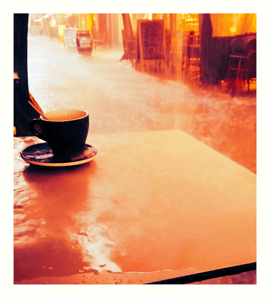 jeremedias's tweet photo. Quand il pleut à #Rennes pour ne citer que #jeanmichelCaradec ... Elle est belle notre Bretagne... même sous la #pluie https://t.co/FEIuBeeZB4