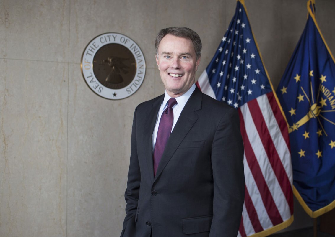 TweetingBlue1's tweet photo. #Indianapolis Mayor Joe Hogsett launched the Summer Outreach Series to continue the city's reduction in violent crimes. The Series offers fresh food, gun locks, mobile health screenings, and other resources to improve the lives of Indianapolis residents.

#JoeHogsett #Democrats https://t.co/unYsg4ZANV