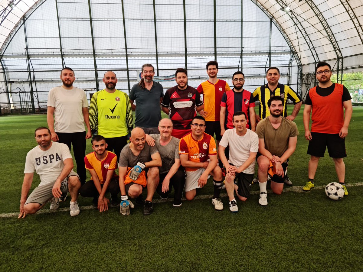 Bcekmecedeva's tweet photo. Deva Partisi Büyükçekmece İlçe Başkanlığı 🆚 Medicell Sağlık Kuruluşu futbol maçında kozlarını paylaştı.
#devasporda
@ekremyilmazdr @bcekmecedeva @drerhanerol @istanbuldadeva @alibabacan @devapartisi
⚽ 🥅 https://t.co/FDfgfxjAGj