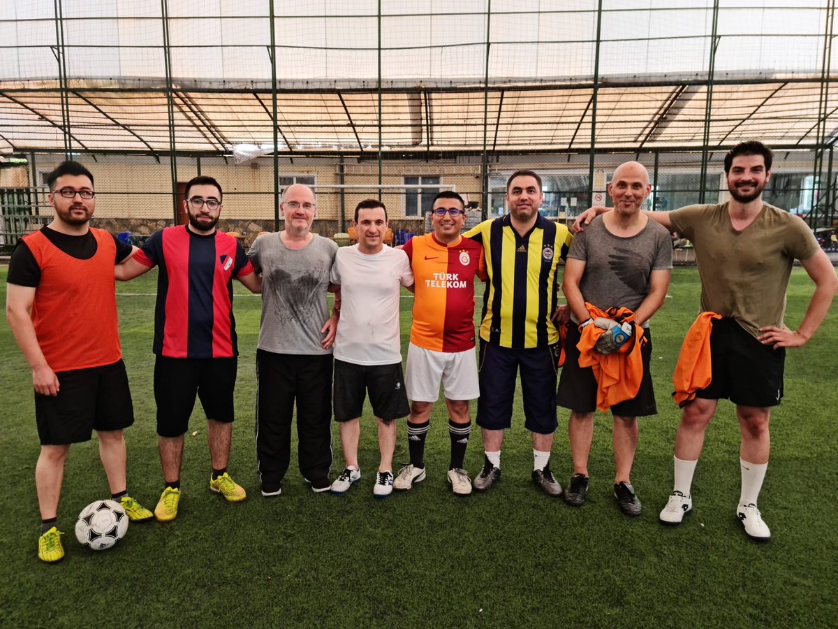 Bcekmecedeva's tweet photo. Deva Partisi Büyükçekmece İlçe Başkanlığı 🆚 Medicell Sağlık Kuruluşu futbol maçında kozlarını paylaştı.
#devasporda
@ekremyilmazdr @bcekmecedeva @drerhanerol @istanbuldadeva @alibabacan @devapartisi
⚽ 🥅 https://t.co/FDfgfxjAGj