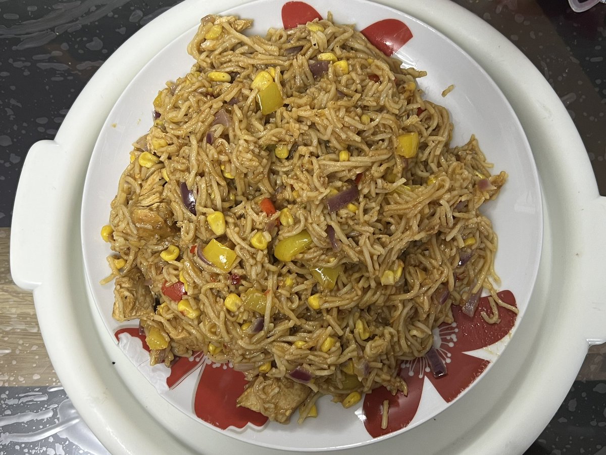 2001joe_mendy's tweet image. Mixture of Peri Peri &amp;amp; Sticky Sweet Chilli this week. That's all the description needed for these Peri Peri Chicken with Sweet Chilli Noodles!!! #FridayCooking #PeriPeriChicken #Noodles