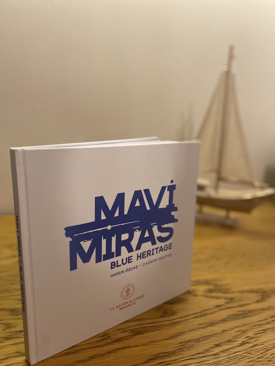 Türkiye’nin “Mavi Miras”ından bir kesit sunan kitabımız basıldı! Denizde geçen onlarca yıl, yapılan binlerce dalışla Mavi Vatan’ın derinliklerinde keşfedilen kültür mirasımızın Doç.Dr. H. ÖZDAŞ ve B.Elçi Ç. ERCİYES’in objektiflerinden yakaladığı fotoğrafları yer alıyor.