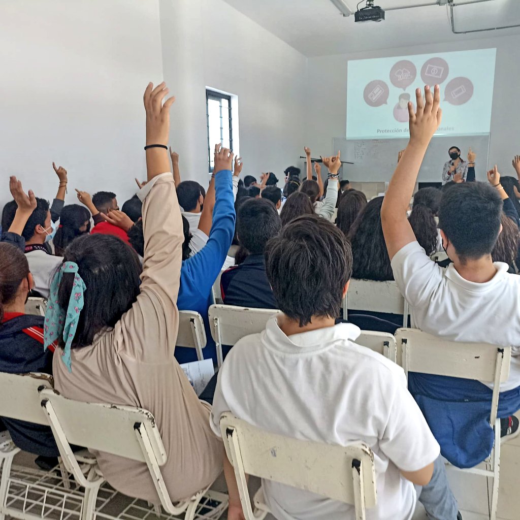 CESIP_ITEI's tweet photo. Los días 2 y 3 de junio hemos acudido a la Secundaria No. 56 mixta "Juana de Asbaje", para difundir la cultura de la transparencia y la protección de datos personales entre su comunidad de estudiantes.
#CuidaTusDatos #SaberPoder #20AñosDeTransparencia
@ITEIJal @SecEducacionJal https://t.co/MI677MRtQv