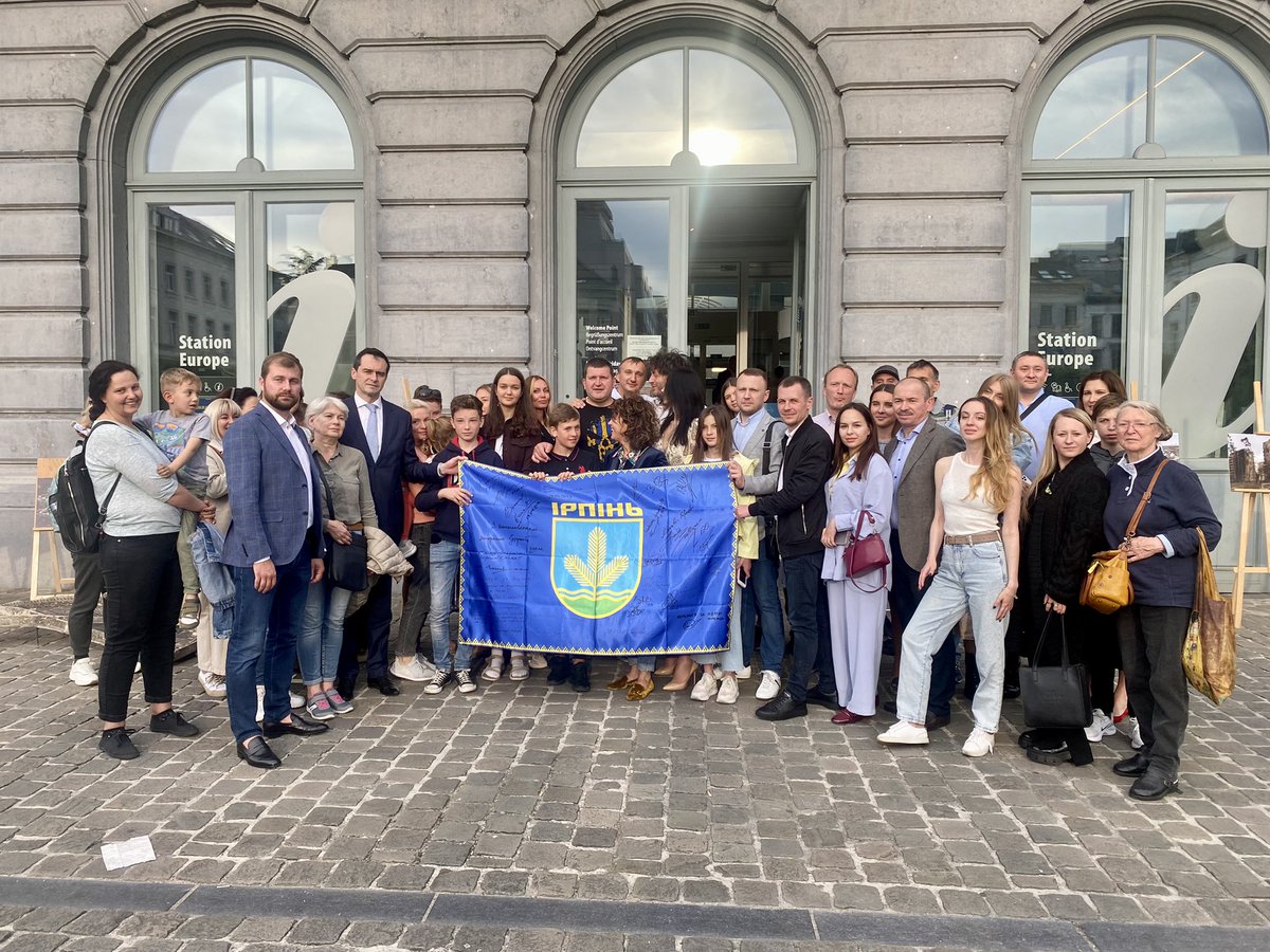 UA_EUMission's tweet photo. "#Irpin. Invincible": an exhibition about 🇷🇺 war in 🇺🇦 Irpin and life in the city under occupation, opened in Ukrainian Civil Society Hub @hub_ukrainian in Brussels. #StopRussianWar #StandWithUkraine 

🔗 https://t.co/lnrfP8DuxJ https://t.co/MwaSVkNmbg