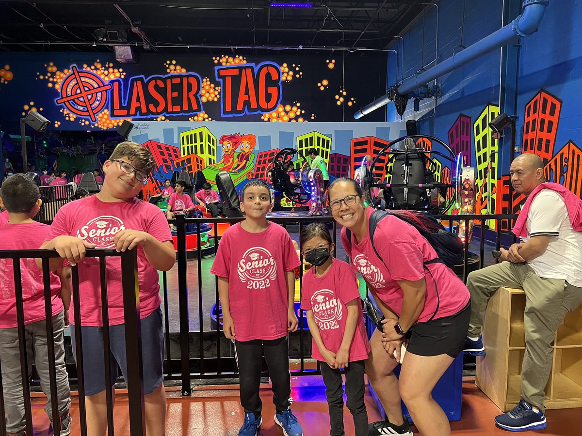PS173Q's tweet photo. Senior Trip Day!! Thank you to our wonderful 5th grade committee for putting this together for our students and teachers! #chameleonpride #seniortrip #Classof2022 #5thGradeCommittee @D26Team @DOEChancellor @NYCSchools https://t.co/Efutz8sAmK