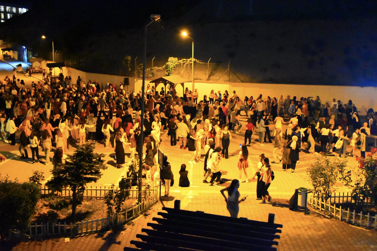 KarabukKYGM's tweet photo. Gençlik ve Spor Bakanlığı tarafından hayata geçirilen 'Biz Bize Moral Akşamları' projesi kapsamında,Hubbi Hatun Yurdunda yapılan program ile sona erdi.

Yurtta kalan ��ğrencilerimiz doyasıya eğlerken mezun olan öğrenciler içinde veda programı düzenlendi.

Yolları açık olsun… https://t.co/J1p1hYsPIO