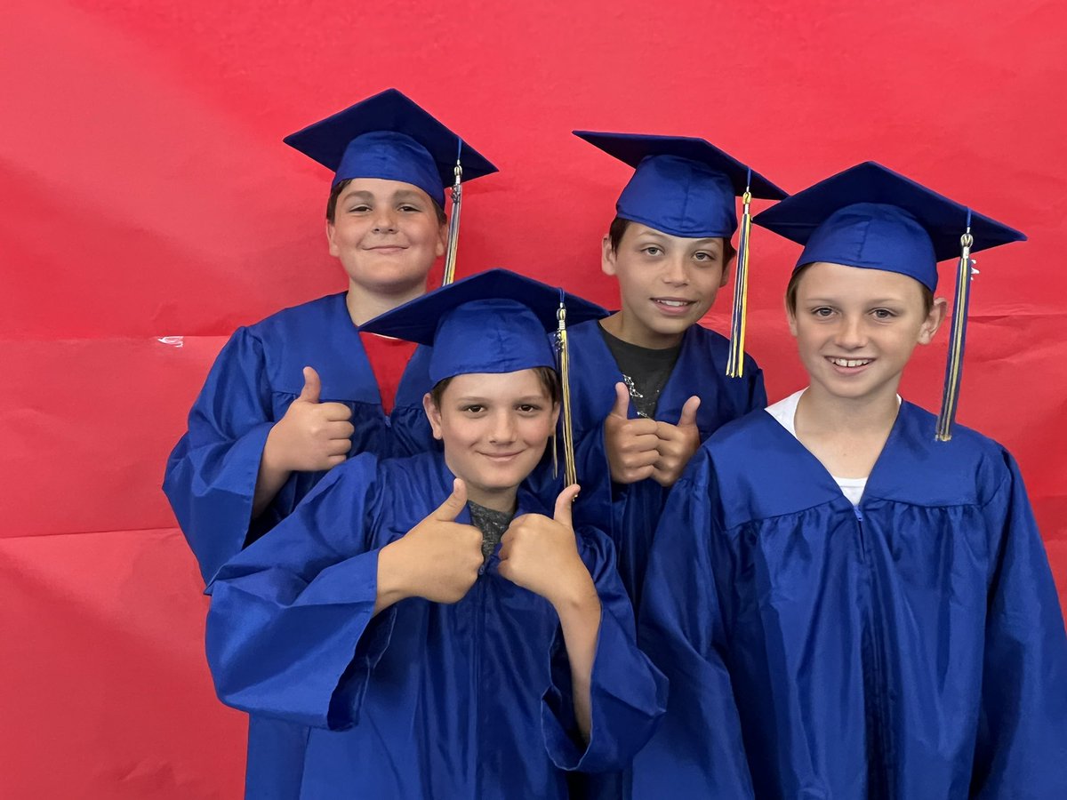 MsDacchille's tweet photo. Cap and Gown pictures today... can’t believe it’s almost time for Graduation! 🎓🎉 @MrsStaub307 @INT_PRINCIPAL https://t.co/PFJHmvbLWb