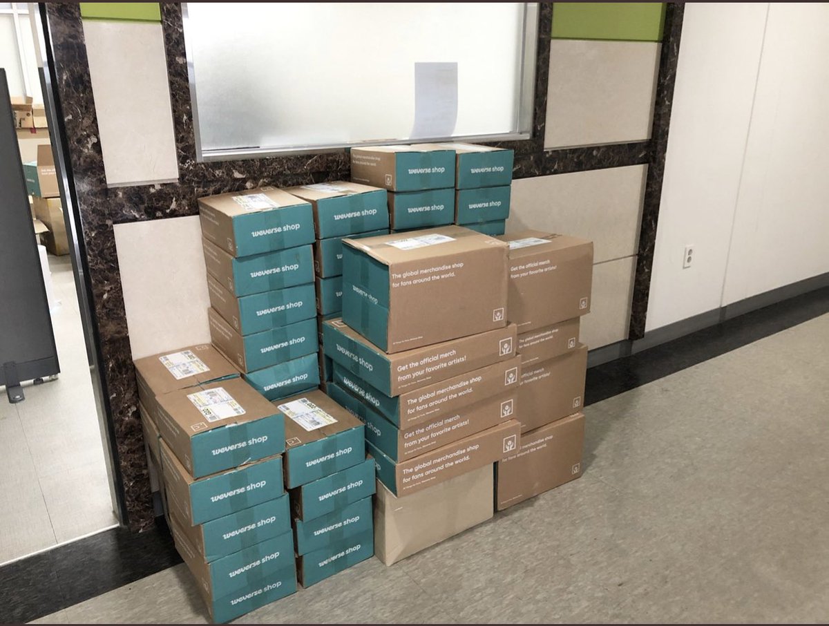 blond_sassy's tweet photo. Listen up men of the world, if she’s BTS Army 💜 her “diamond” comes in these boxes 😄#ARMY #BTS Army #BTSCOMEBACK2022 https://t.co/Rbimwn2WVv