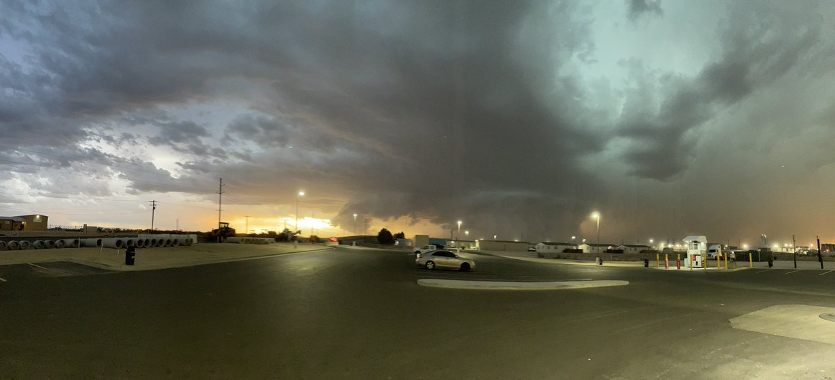 Wild storm just west of Kermit TX. Off the charts structure. 840 pm CDT #txwx <a href="/NWSMidland/">NWS Midland</a>