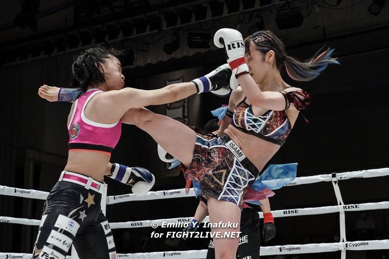fight2live_net's tweet photo. #RISE158 
-44kg, 3R, 3min:
Ayaka Nishihara venceu Fuu na decisão dos jurados (30-29, 29-28, 30-28)

-44kg契約 3分3R
(WIN) #西原朱花 @ayaka_n1214
(LOSE) #風羽
判定 3-0 (30-29,29-28,30-28）
@RISE_2003 https://t.co/hwc2jS8zvq