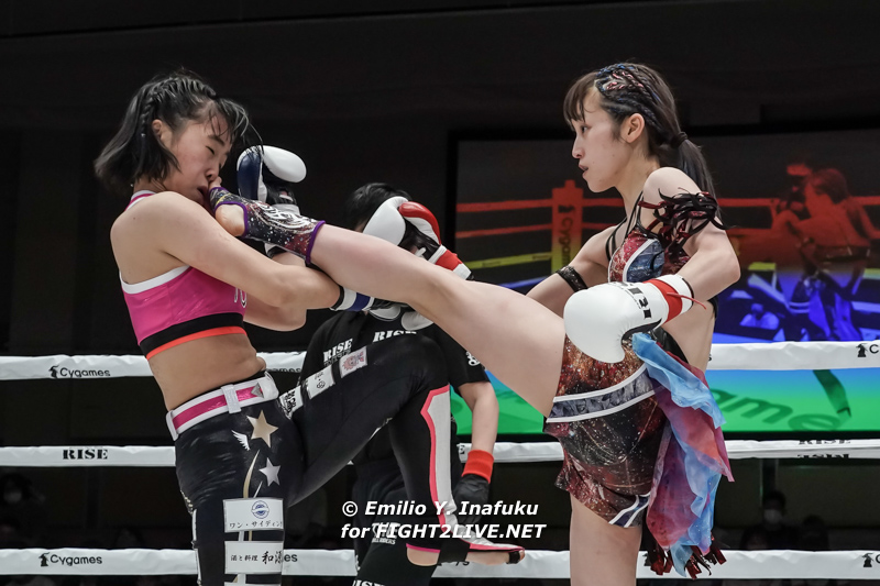 fight2live_net's tweet photo. #RISE158 
-44kg, 3R, 3min:
Ayaka Nishihara venceu Fuu na decisão dos jurados (30-29, 29-28, 30-28)

-44kg契約 3分3R
(WIN) #西原朱花 @ayaka_n1214
(LOSE) #風羽
判定 3-0 (30-29,29-28,30-28）
@RISE_2003 https://t.co/hwc2jS8zvq