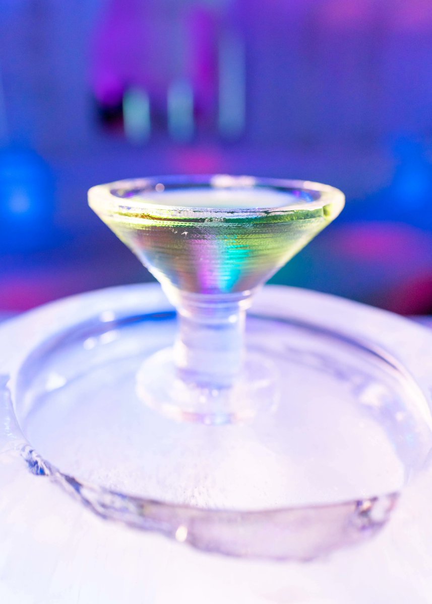 ChenaHotSprings's tweet photo. Appletinis to beat the summer heat! 🍏🍸

#icemuseum #alaksa #hotsprings #explorefairbanks https://t.co/hC3ZK7Q2Ha