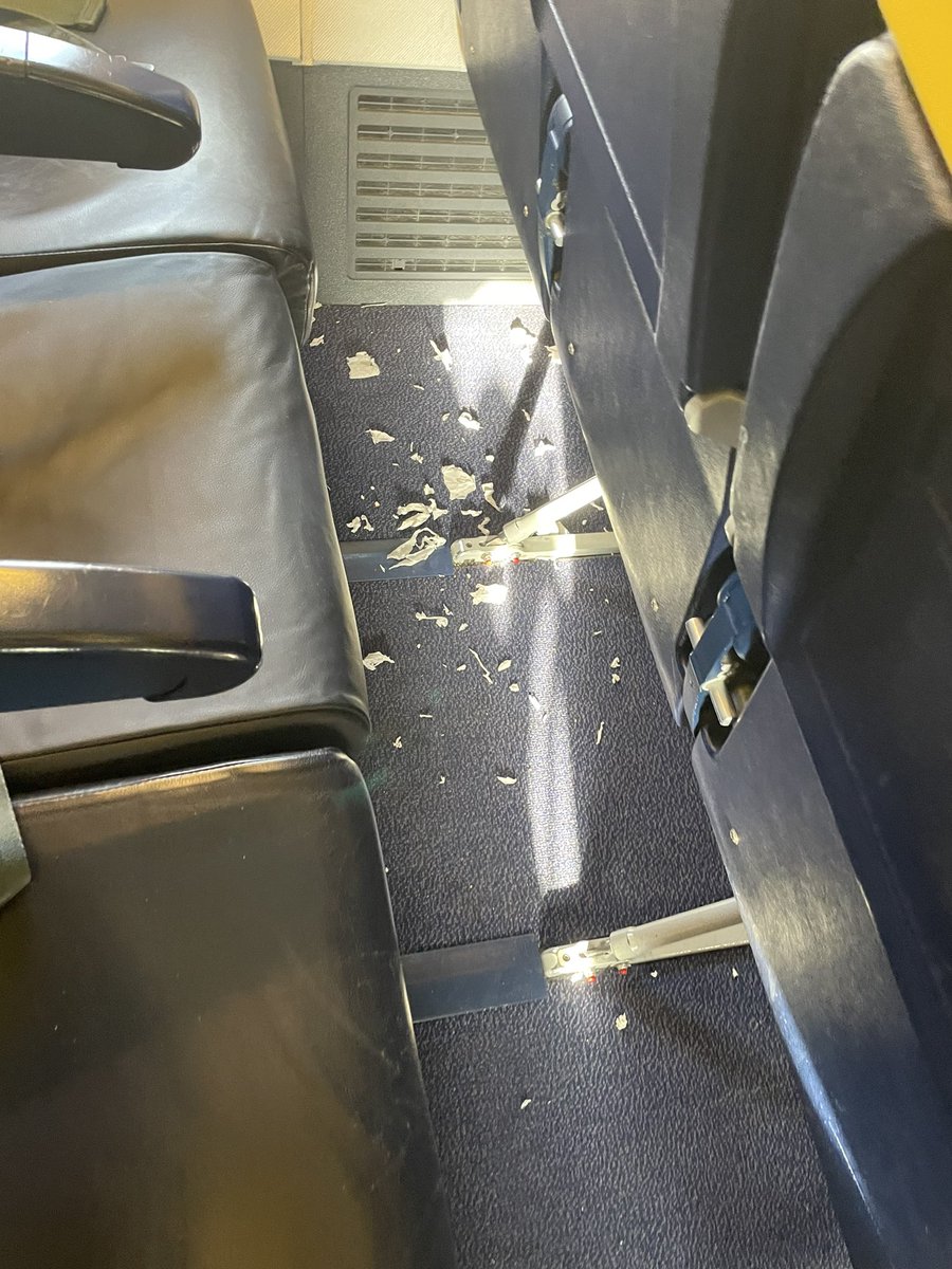 LillyHealy's tweet photo. When you board your @Ryanair flight and your seat looks like this 🤦‍♀️ https://t.co/RHbvbMWOdh