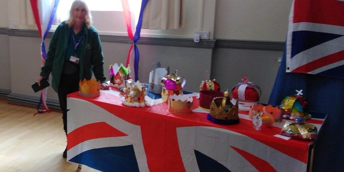 newarkfirstaid's tweet photo. Short trip up the A1 for two of our volunteers to Allington to cover their community jubilee celebrations, live music, displays and dancers, food and drink with lots of cakes for sale! Coupe of incidents for our members to deal with. https://t.co/LanWxrzmP6