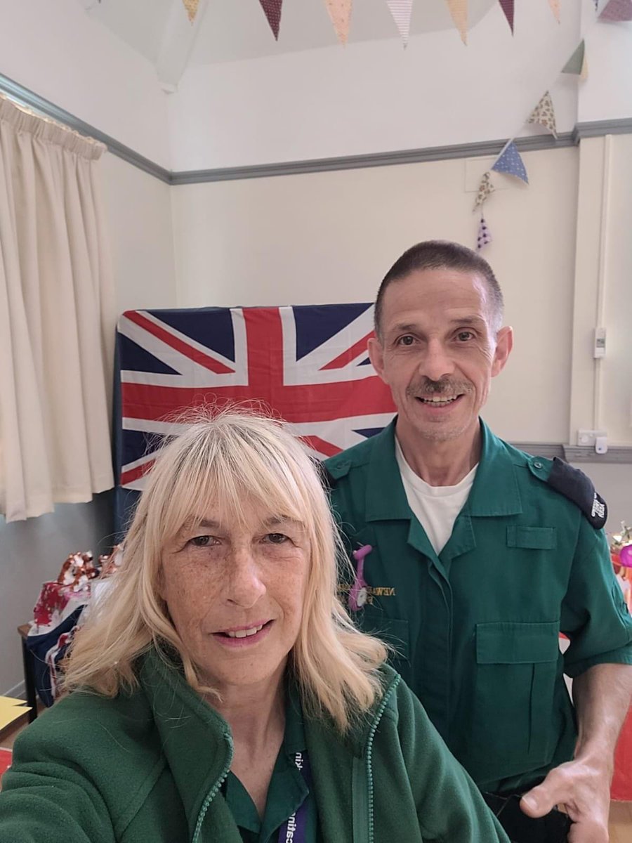 newarkfirstaid's tweet photo. Short trip up the A1 for two of our volunteers to Allington to cover their community jubilee celebrations, live music, displays and dancers, food and drink with lots of cakes for sale! Coupe of incidents for our members to deal with. https://t.co/LanWxrzmP6