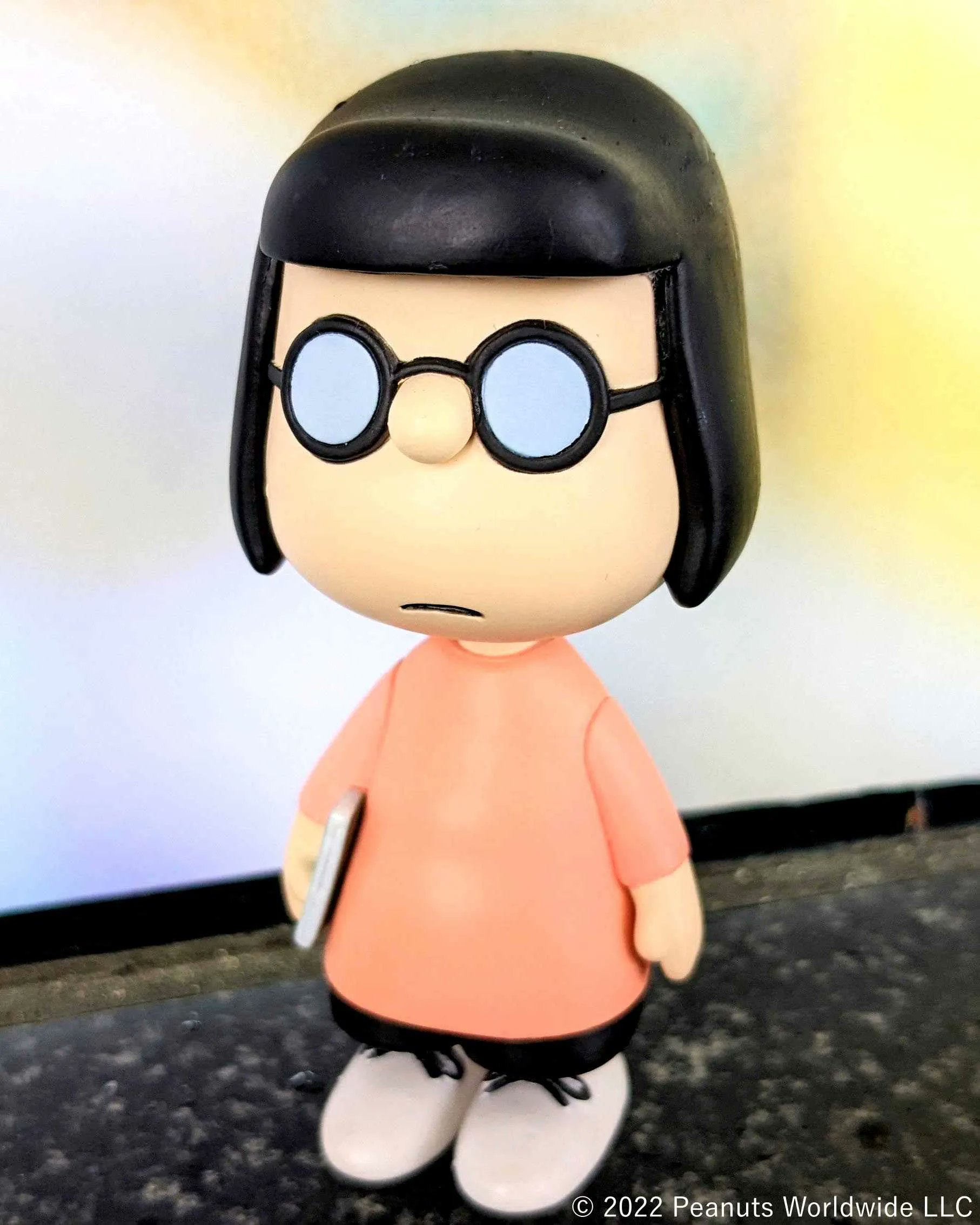 株式会社メディコム トイ Today S Solamachi Udf Peanutsシリーズ から Marcie のご紹介です 勉強が得意ですが運動は苦手 チャーリー ブラウンを チャールズ 親友のペパーミント パティを 先輩 と呼んでいます Medicomtoy メディコム