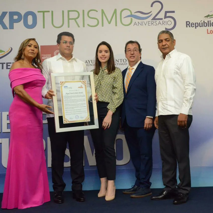lorencruz01's tweet photo. ExpoTurismo reconoce al Ministro de Turismo David Collado.
#Expoturismo25años
#Expoturismo https://t.co/wxpMEnJnMd