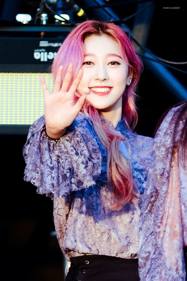 LOONA_STAN_'s tweet photo. I hope you never lose that great personality, happy birthday sunshine 💖
@loonatheworld
#HappyChoerryDay
#0604_HBD_Choerry
#최리는_내마음속_1��이야 https://t.co/92vB117kw8