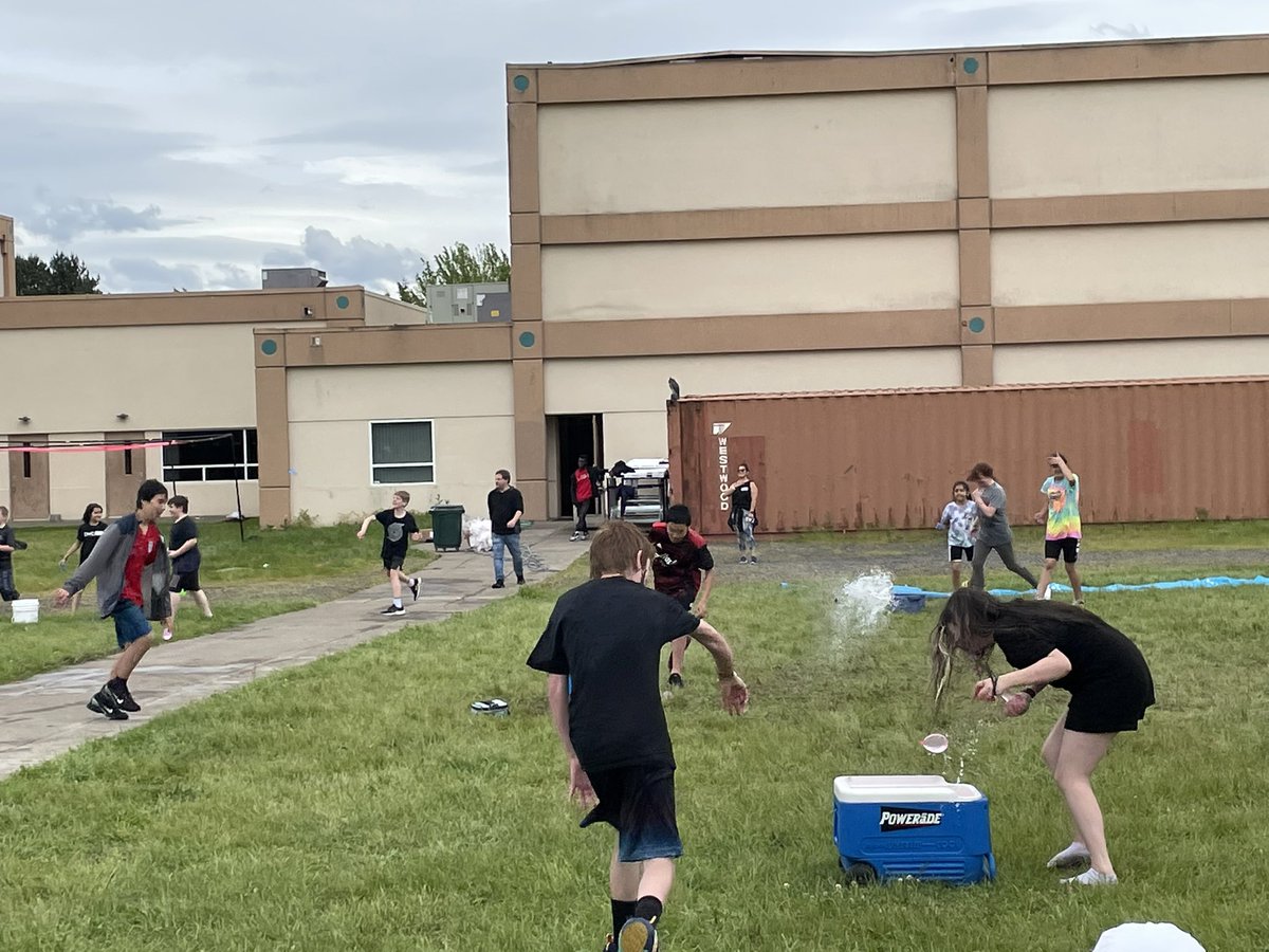 LCS_Aloha's tweet photo. Fun Field Day on campus! 🦁 #hillsboroprivateschools #lcslions https://t.co/seWxi2sfXF