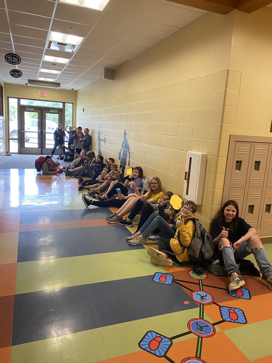 Ball5th's tweet photo. 5th grade has been living up the end of the year! Field day, house meeting day, making/eating “dirt n’ worms”, and decorating some different last day memories! #rowva #rowvastrong https://t.co/OWaWPSoNwX
