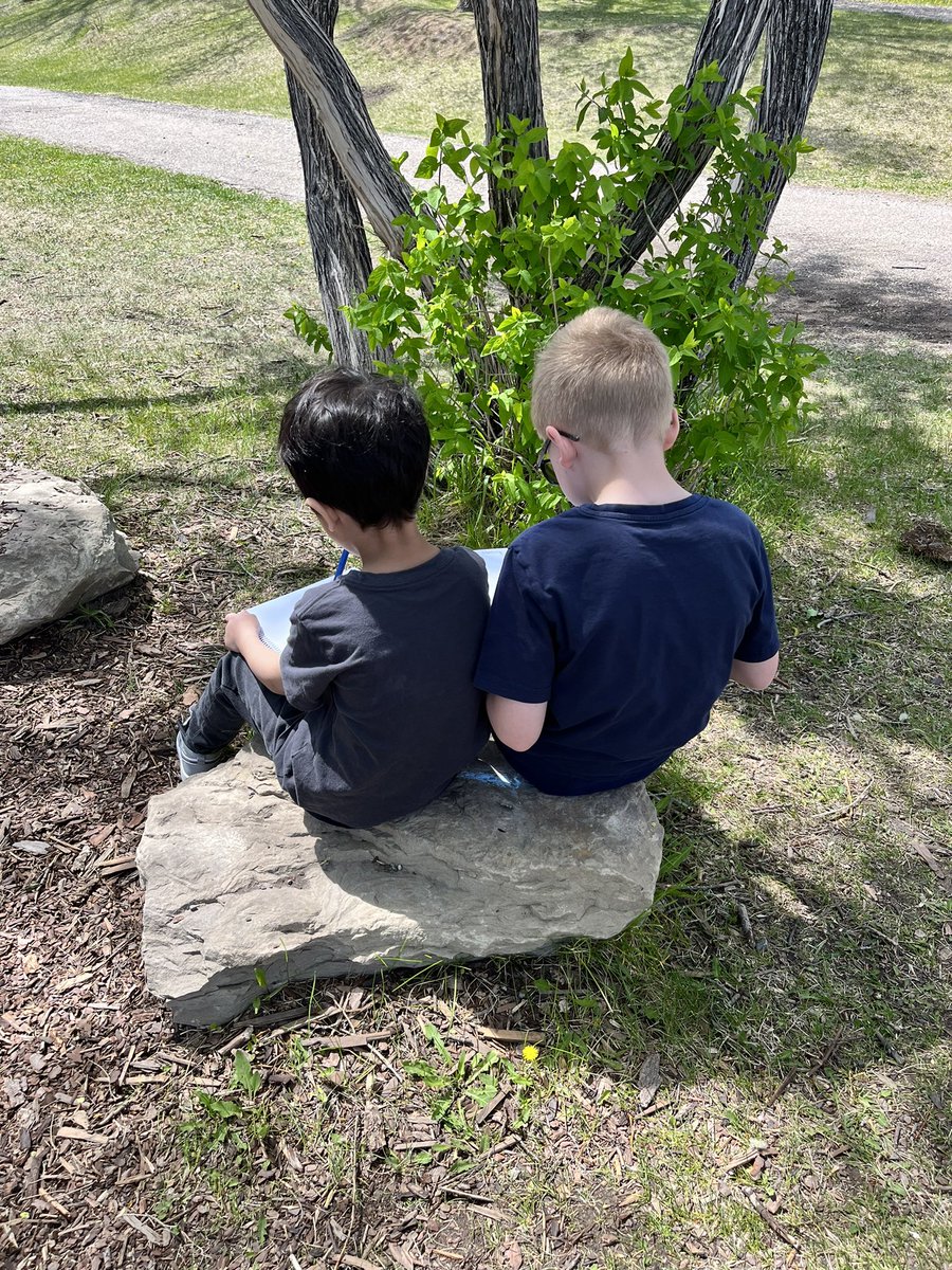 MsVanderlinde's tweet photo. Feeling grateful for fresh air and our big buddies! 
Fresh air Friday was a success! We had a blast exploring and sketching the environment around us, using our 5 senses to guide our sketching. #wearecbe #freshairfriday https://t.co/rBfFA2jAvL