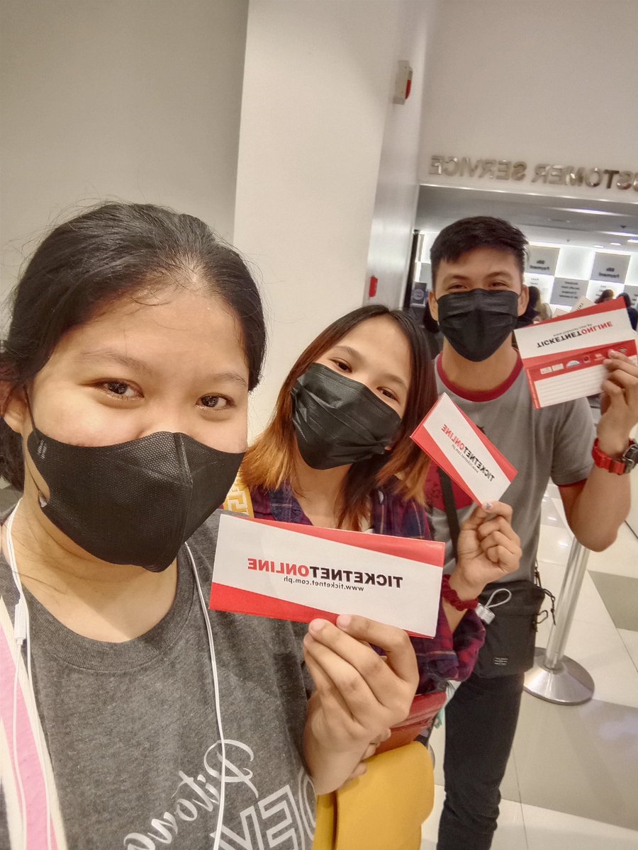 himeeeehimeeee's tweet photo. See yooooou @westlifemusic! @ShaneFilan @NickyByrne @MarkusFeehily @KianEganWL ! We got our tickets!  😁😁😁

Sulit ang pila. @philconcerts 😍 https://t.co/ZGmpInl2QK
