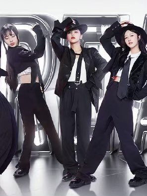 awinkarchive's tweet photo. 220604 ✩ #了不起舞社 weibo

hu maer for team santa in tonight's episode 

#HuMaer #胡玛尔 
#GreatDanceCrew https://t.co/rIX4dIP5aB
