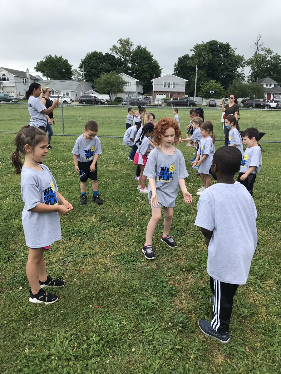 MrsPaolisStars's tweet photo. Field Day fun! https://t.co/hbwEVI9GcZ