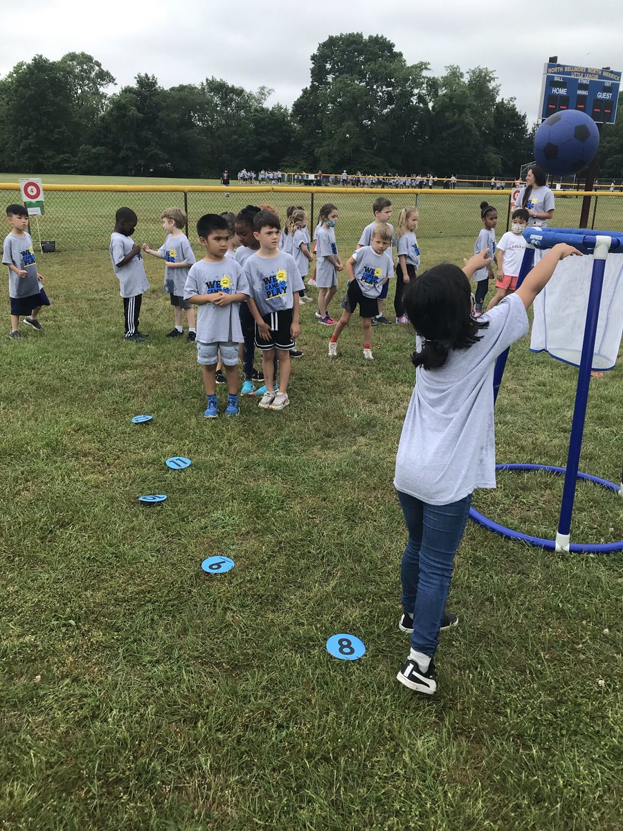 MrsPaolisStars's tweet photo. Field Day fun! https://t.co/hbwEVI9GcZ