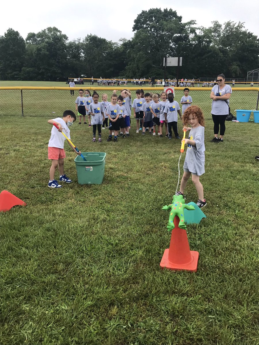 MrsPaolisStars's tweet photo. Field Day fun! https://t.co/hbwEVI9GcZ