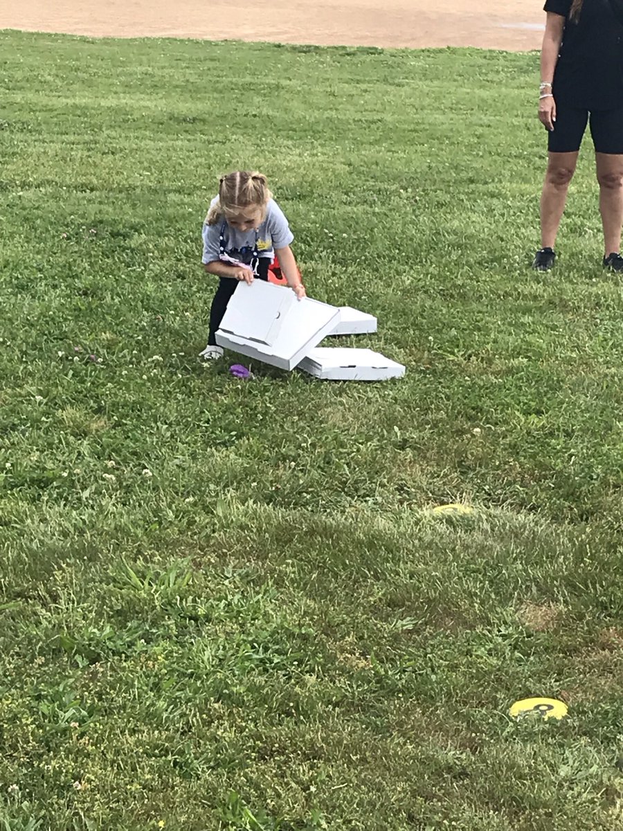 MrsPaolisStars's tweet photo. Field Day fun! https://t.co/hbwEVI9GcZ