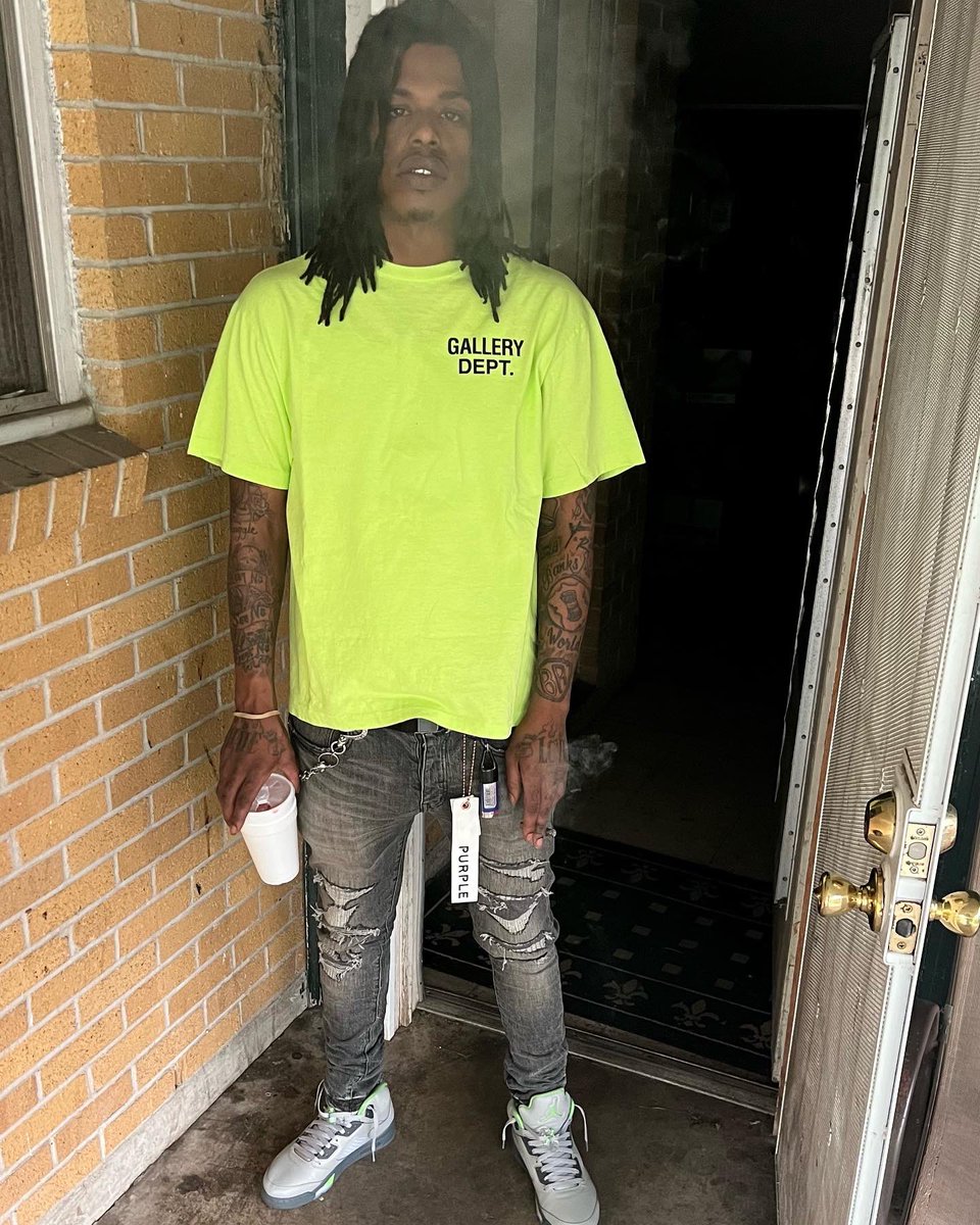 Purp_nd_Bars's tweet photo. Used To Post Up At the Store Now I Sell Em 24 #backendchild🏚 https://t.co/hwd7Ijc4wl