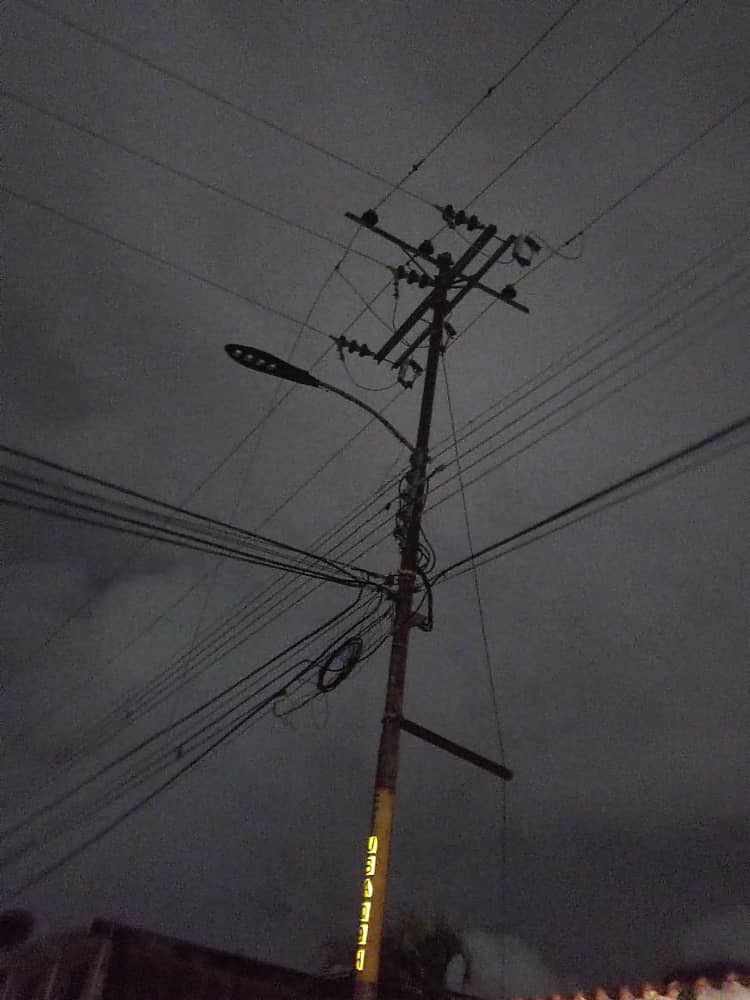 Señores <a href="/CorpoelecCarabo/">CORPOELEC Carabobo</a> <a href="/NestorLReverol/">Néstor Reverol</a>
 #GranjaQuintas #Municipio Naguanagua #SinLuz desde las 9pm <a href="/gonzalez10ana_/">Ana Virginia González</a> reporte No 813770 Además guaya Caída en la primera calle de Quintas 1 <a href="/rafaellacava10/">Rafael Lacava</a> <a href="/comunidadrecla/">lacomunidadreclama</a> <a href="/MerceCarrasquel/">Mercedes Carrasquel</a> <a href="/entrevecinosve/">Gerardine Escobar</a> <a href="/alc_naguanagua/">Alcaldía de Naguanagua</a> <a href="/maigdany/">maigdany gonzalez</a>