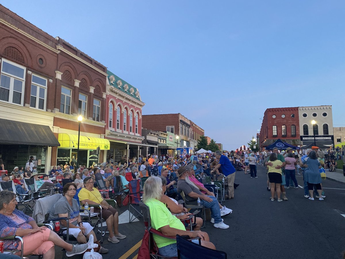 springfield_tn's tweet photo. Thank you #SpringfieldTN and Historic Springfield Events for another unforgettable First Friday Night Market! 

Mark your calendars for July 1 when @highroadmusic performs live! https://t.co/58DqKxffdE
