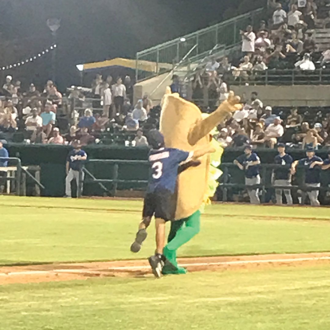 Great to have Henry the Puffy Taco back at The Wolff tonight! 🌮🏃‍♂️
<a href="/HenryPuffyTaco/">Henry's Puffy Tacos</a>