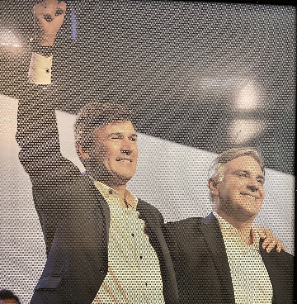 MartinSimonian5's tweet photo. Los vecinos de @MuniCba necesitábamos mas calles asfaltadas, iluminación, plazas para disfrutar, inversión en transporte, obras cloacales, fuerte inversión en salud, educación y deporte, defensa del medio ambiente y todo esto lo estamos logrando con @MartinLlaryora  @PasseriniOk https://t.co/sDJ28biRNG