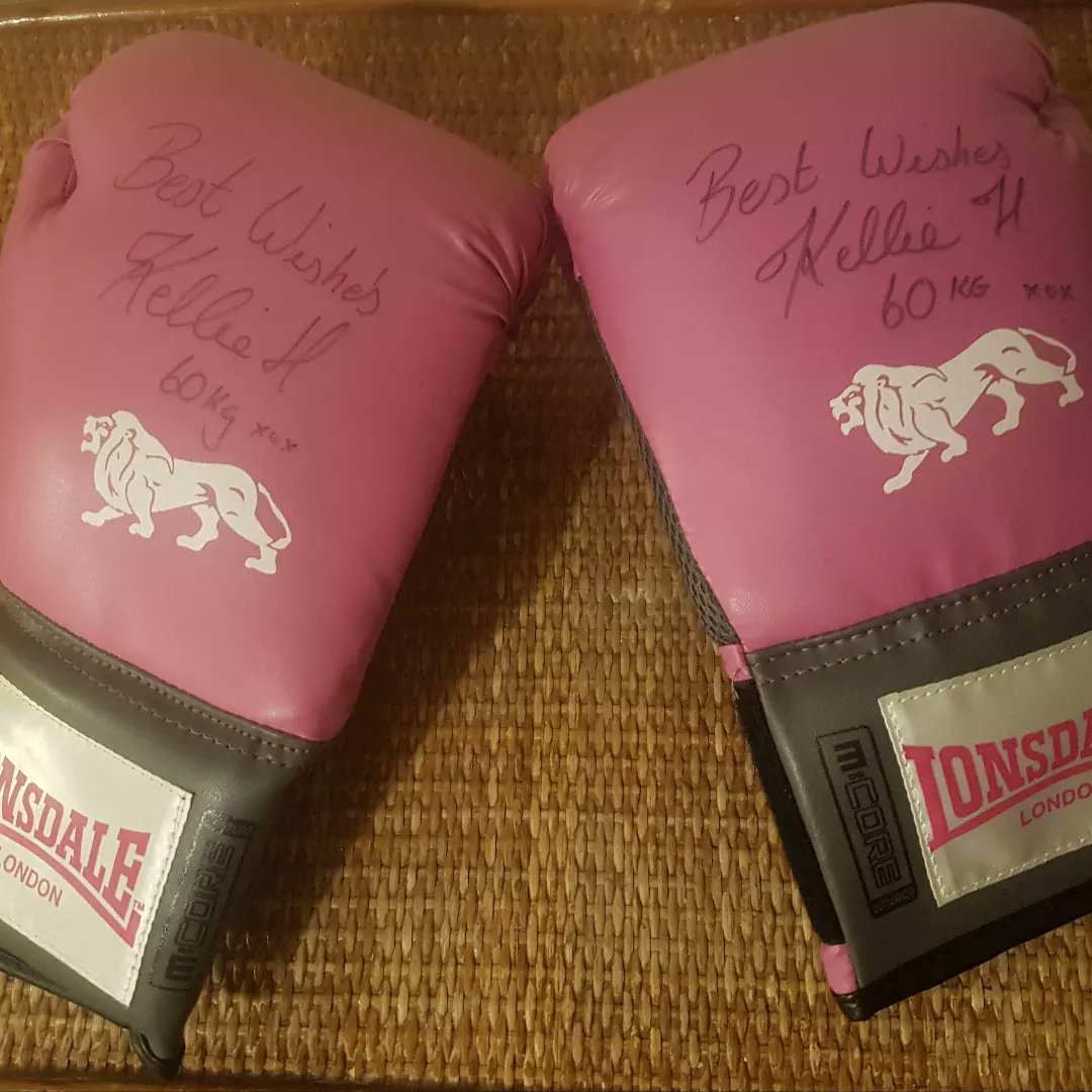 sineadmonaghan's tweet photo. Thanks to Amazing Kellie Harrington Olympic Gold Boxing Champion. Signed Boxing Gloves! Thank you to my brill neighbours John and Caroline for helping me out! 👏
I'll be auctioning them off! And open to receiving bids now! 🥊❤ @Kelly64kg
https://t.co/UW5LMho06U https://t.co/Ir5ukj6dIs