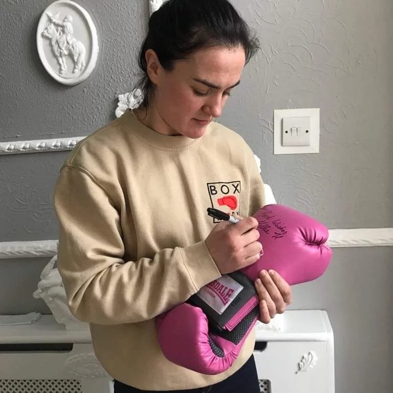sineadmonaghan's tweet photo. Thanks to Amazing Kellie Harrington Olympic Gold Boxing Champion. Signed Boxing Gloves! Thank you to my brill neighbours John and Caroline for helping me out! 👏
I'll be auctioning them off! And open to receiving bids now! 🥊❤ @Kelly64kg
https://t.co/UW5LMho06U https://t.co/Ir5ukj6dIs